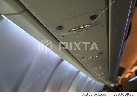 飛機客艙 130360933