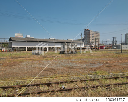 Iseshi Station on the Kintetsu Yamada Line as seen from the JR Sangu Line 130361717