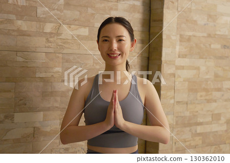 Woman in her 20s, hot yoga Woman in her 20s, hot yoga 130362010