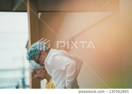 一對不願出門的老夫婦 130362665