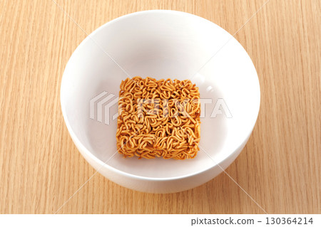 方便麵	 130364214