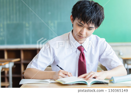 男高中生學習 130365149