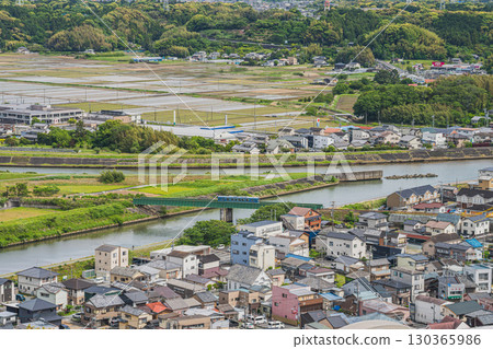 從濱松市細江公園眺望的城市景觀與宮古田川（靜岡縣） 130365986