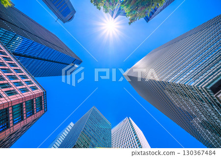 9月2日,日本東京城市景觀。大手町商業區。大手町廣場、大手町塔、產經新聞社及其他建築的景觀。 9月2日,日本東京城市景觀。大手町商業區。大手町廣場、大手町塔、產經新聞社及其他建築的景觀。 130367484