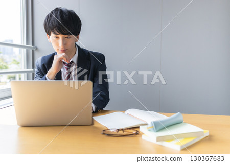 High school students online classes 130367683