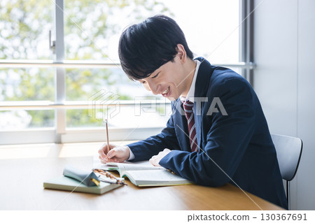 男高中生學習 130367691