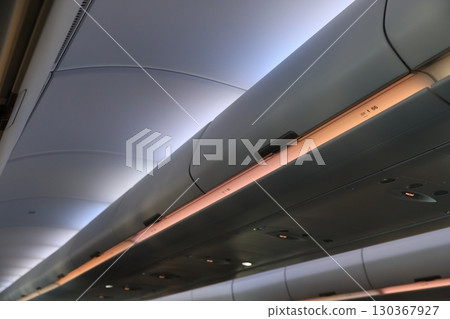 飛機內部 130367927