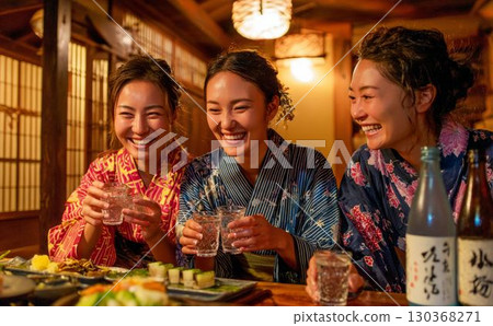 女生的清酒聚會 - 照片風格插畫002 女生的清酒聚會 - 照片風格插畫002 130368271