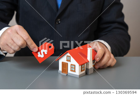 Property valuation. Real estate sales. Get a discount on home purchase. Housing affordability, market trends, mortgage planning, investment decisions, consumer opportunities, legal processes 130369594