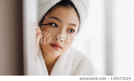 擁有自然眼妝的女人 130371624