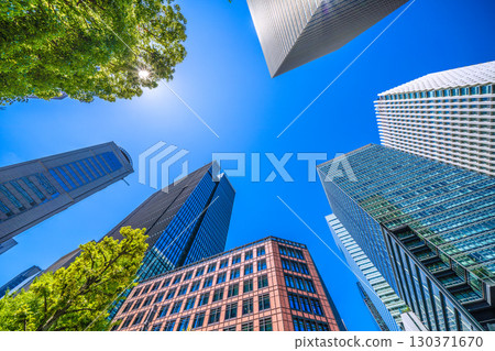 9月2日,日本東京城市景觀。大手町商業區。大手町廣場、大成大手町大廈、大手町塔等。 9月2日,日本東京城市景觀。大手町商業區。大手町廣場、大成大手町大廈、大手町塔等。 130371670