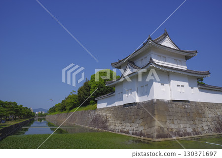 世界遺產二條城的角樓與護城河 世界遺產二條城的角樓與護城河 130371697