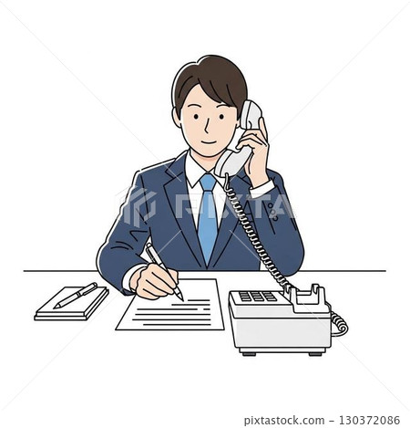 一個和電話交談的人 130372086