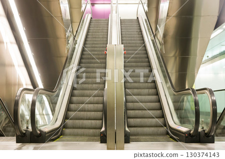 line escalators with metal coating 130374143