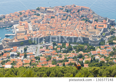 從歐洲克羅埃西亞斯爾德山頂俯瞰杜布羅夫尼克老城區 130377148
