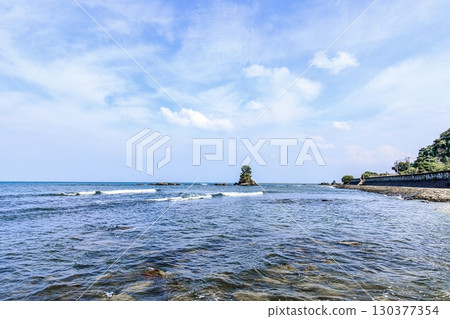 The female rock formations of Toyama Bay seen from Amaharashi Coast in Takaoka City 130377354