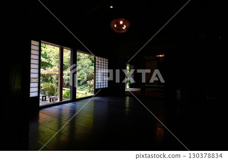 障子門和花園風景 障子門和花園風景 130378834