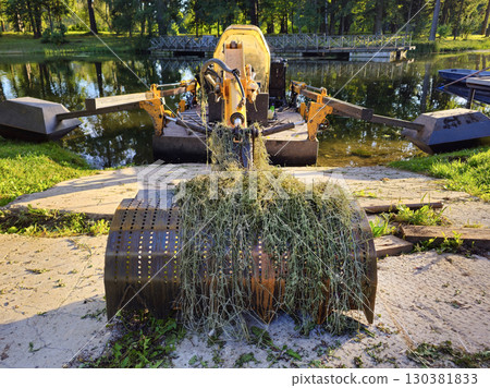 water platform for cleaning reservoirs 130381833