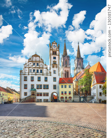 Amazing autumn cityscape of Oschatz central square with Stadtverwaltung and St. Aegidien church. Amazing autumn cityscape of Oschatz central square with Stadtverwaltung and St. Aegidien church. 130385747