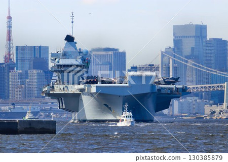為維護印太地區和平…英國皇家海軍航空母艦「威爾斯親王號」離開東京港 130385879