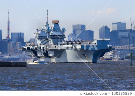 為維護印太地區和平…英國皇家海軍航空母艦「威爾斯親王號」離開東京港 130385889