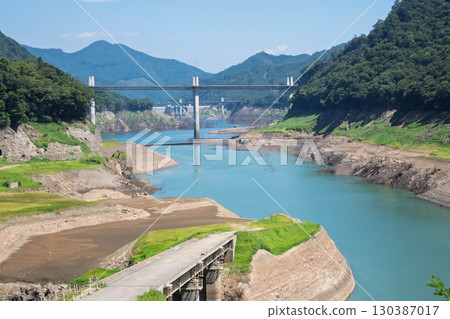 Yamba Dam during a drought 130387017