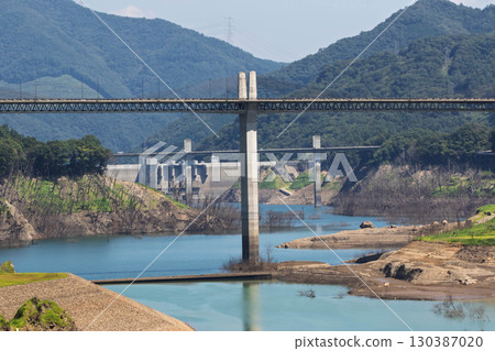 乾旱期間的八場水壩 乾旱期間的八場水壩 130387020