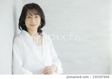 Middle-aged woman, portrait, beauty image Middle-aged woman, portrait, beauty image 130387808