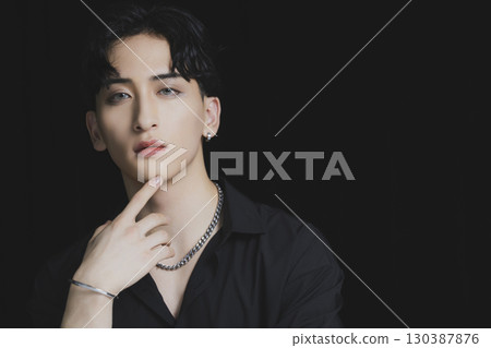 一個很酷的男人 一個很酷的男人 130387876