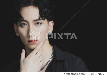 一個很酷的男人 一個很酷的男人 130387877