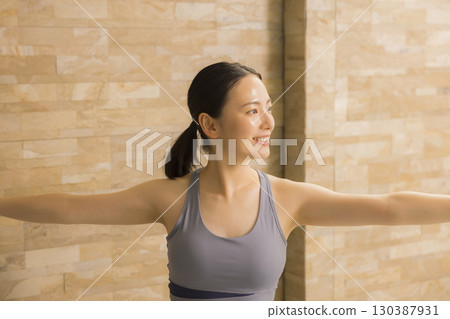 A woman who plays hot yoga 130387931