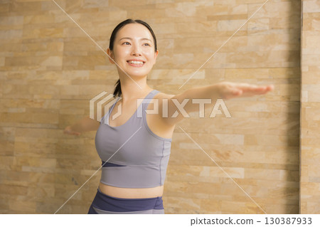 一個打瑜伽的女人 130387933