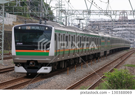 東海道本線上行駛的E231系列長列車。照片拍攝於2010年5月30日。 130388069