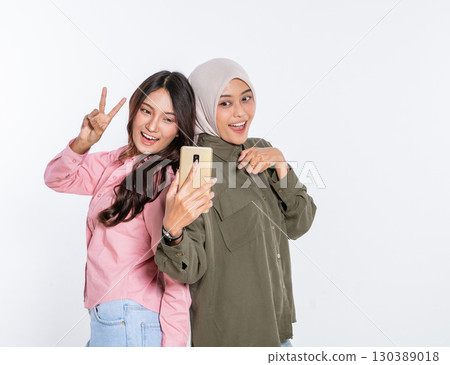 Joyful Moments Friends Capturing Memories Together with Their Smartphones 130389018