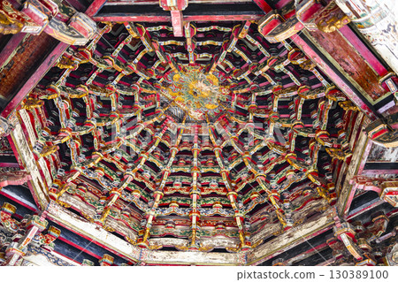 Traditional culture: A beautiful and colorful mausoleum of Umoi art Traditional culture: A beautiful and colorful mausoleum of Umoi art 130389100