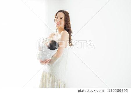 寶貝和媽媽 130389295