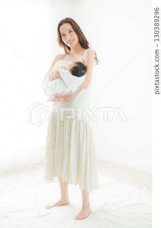 寶貝和媽媽 130389296