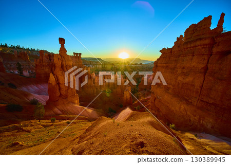 Bryce Canyon Thor's Hammer Hoodoo Sunrise at Sunset Point Golden Hour Scenery Bryce Canyon Thor's Hammer Hoodoo Sunrise at Sunset Point Golden Hour Scenery 130389945