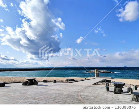 可以欣賞二見的天空和大海的公園 130390076
