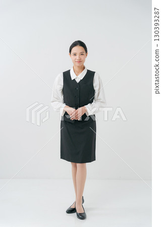 穿著辦公室服裝的女人的肖像 穿著辦公室服裝的女人的肖像 130393287