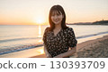 夏日海灘上的可愛日本美女 130393709