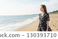 夏日海灘上的可愛日本美女 130393710