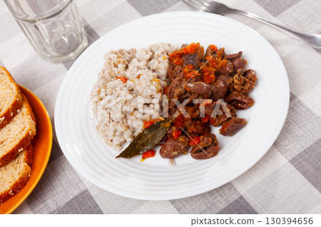 Pearl porridge with stewed chicken hearts 130394656