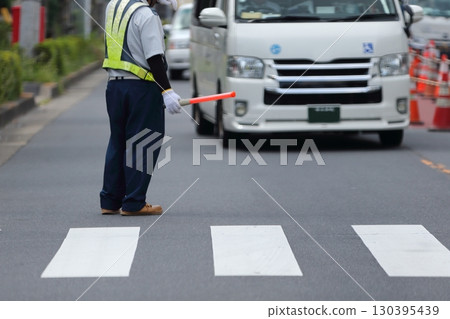 Traffic guide image 130395439