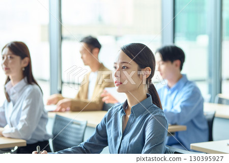 聽講座的人 130395927