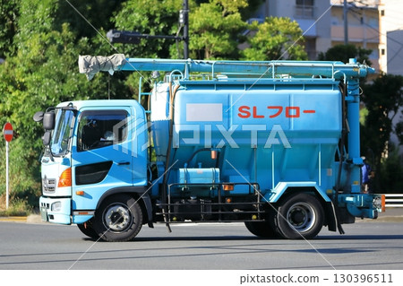 自流平物料運輸車（SL 卡車）圖片 130396511