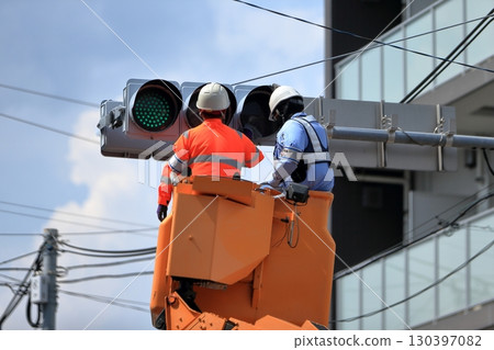 Image of traffic light maintenance work 130397082
