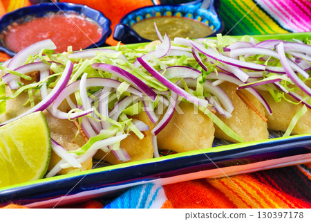 Pescadillas (Pescadillas) 墨西哥食品 Pescadillas (Pescadillas) 墨西哥食品 130397178