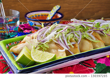 Pescadillas (Pescadillas) 墨西哥食品 130397285