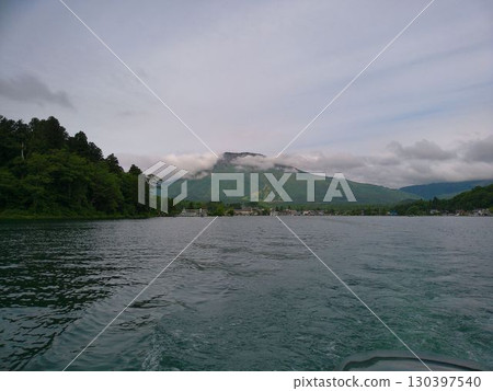 長野縣的野尻湖和山景 長野縣的野尻湖和山景 130397540